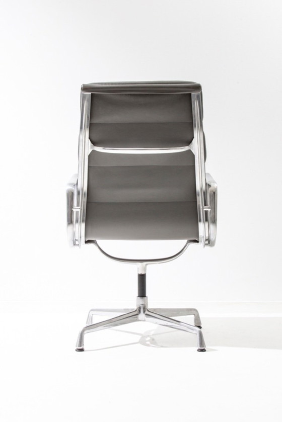 Image 1 of Vitra Eames EA112 Soft Pad