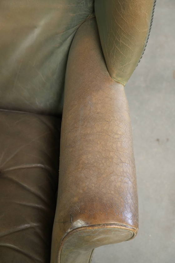 Alter Leder-Ohrensessel im englischen Stil mit schöner Patina und einzigartiger Farbe – Leather, Klassiek (photo 8 of 13)
