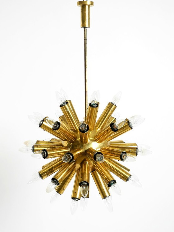 Image 1 of Lámpara de techo XXL de latón, estilo espacial, de los años 60, de J.T. Kalmar, con 43 brazos | 66 cm | 26"