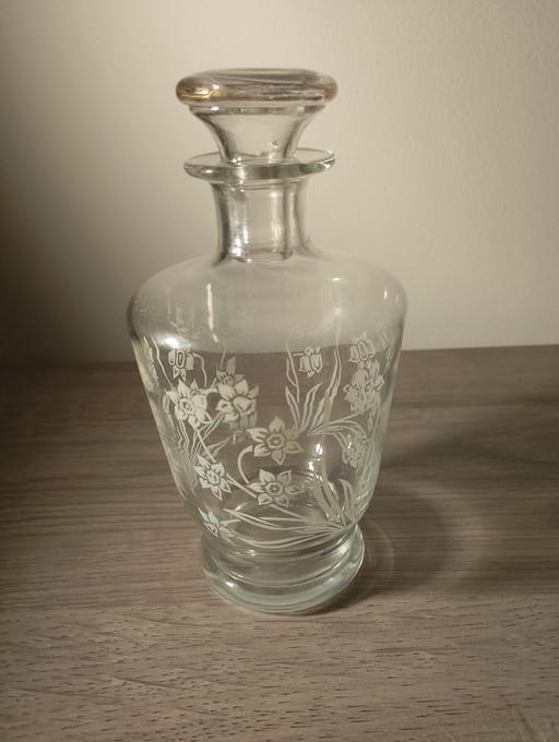 Kristallen karaf toegeschreven aan Baccarat Saint Louis, gegraveerd met het nummer 11.