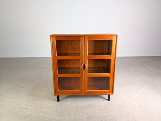 Image 1 of Vetrina d'epoca originale Dyrlund credenza midcentury in teak anni '60