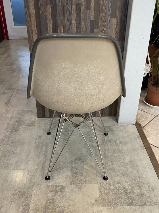 Image 1 of Sedia in fibra di vetro, rivestimento in vinile, stile DSR Eiffel, verde/greige, vintage Eames/Herman Miller, anni '50/'60/'70
