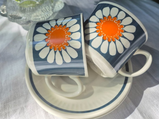 Image 1 of 2 tazze e piattini Daisy di Figgjo Flint, Norvegia. Design di Turi Gramstad Oliver. Anni '60.