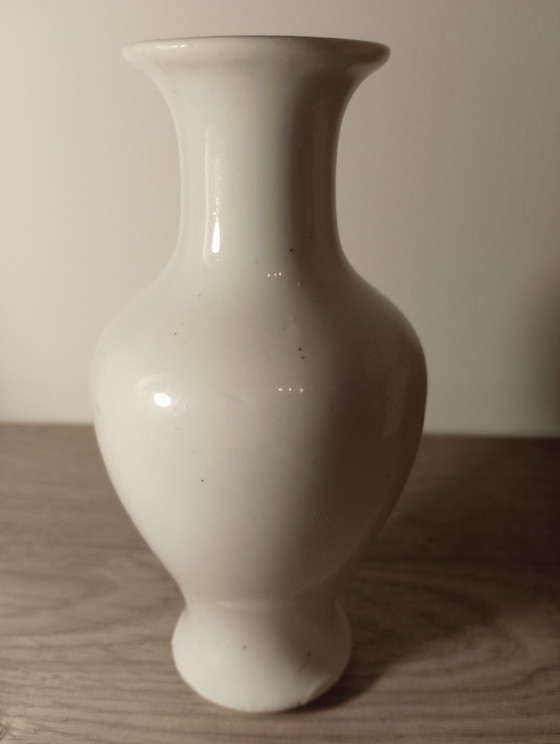 Image 1 of Jarrón republicano con acertijo, firmado RFR, en porcelana de estilo japonés del siglo XIX.