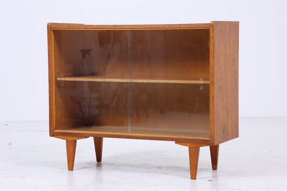 Image 1 of Cassettiera vintage con ante in vetro anni '60 | Armadio da corridoio di metà secolo | Legno retrò anni '70 #06-18