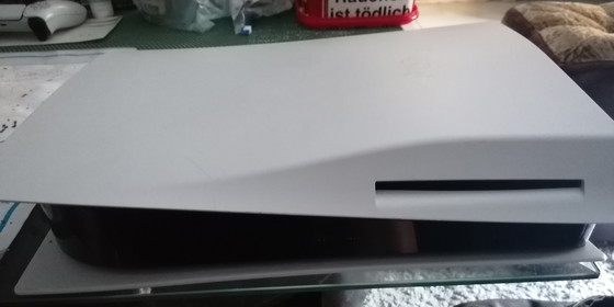 PlayStation 5 sans câbles ni manettes (console seule) – Sony, Objets déco, Plastic (photo 9 of 12)