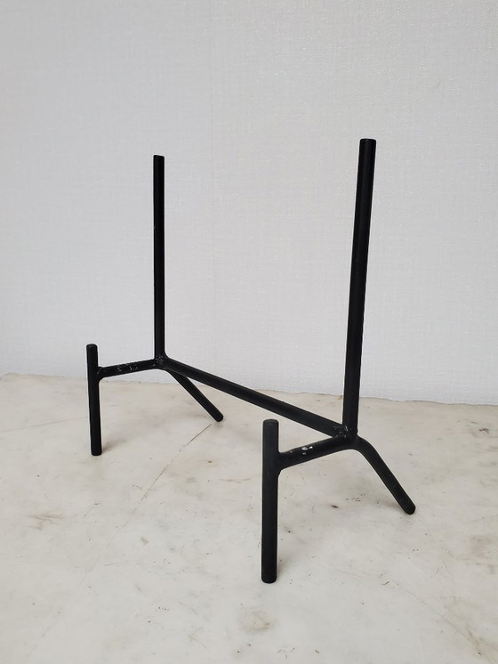 Image 1 of Sezione o fetta di legno pietrificato e fossilizzato sul suo supporto (rif. 3963)