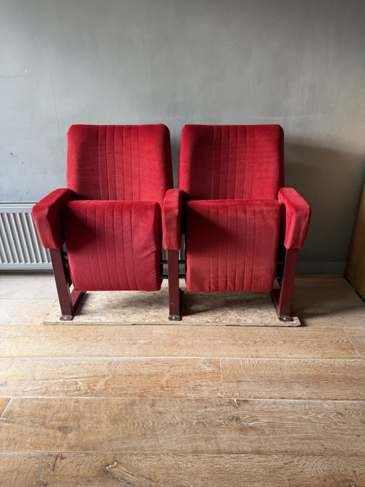 Conjunto de butacas de cine retapizadas hace relativamente poco tiempo. – stoelen fauteuils, Metal, Velvet