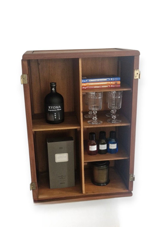 Image 1 of Ambachtelijke kast uit de jaren 50 - Massief mahonie en messing beslag