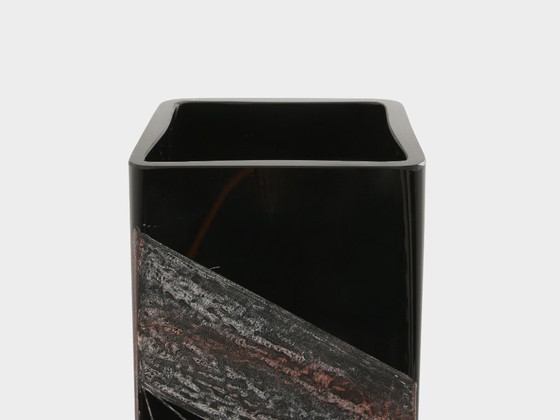 Image 1 of Jarrón rojo de cristal opalino negro Art Déco de Anatole Riecke, 1949.