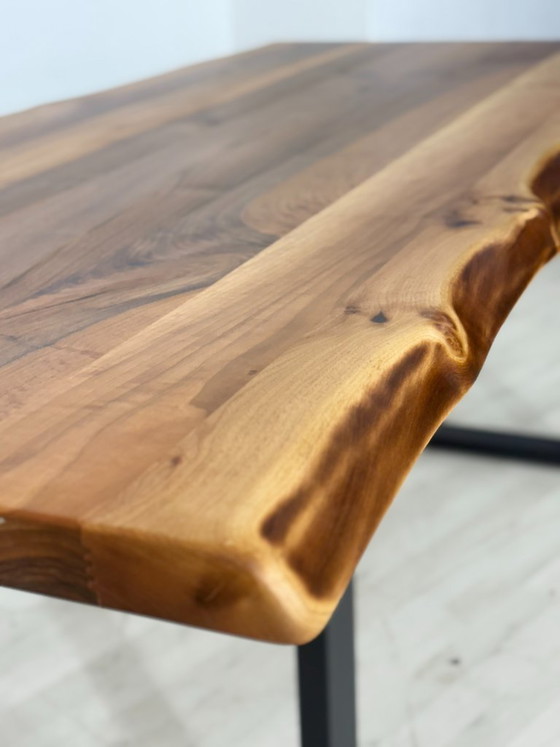 Image 1 of Eettafel van massief walnotenhout / Tafel / Eetkamertafel / Vergadertafel / Woonkamertafel / 198 cm breed