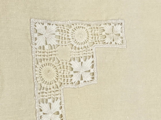 7 antieke linnen theeservetten met opengewerkt kant – monogram F – Decoratieve objecten (photo 2 of 5)