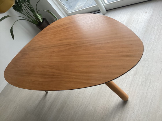 Image 1 of Castelijn walnut dining table Circlips-2, 6 person