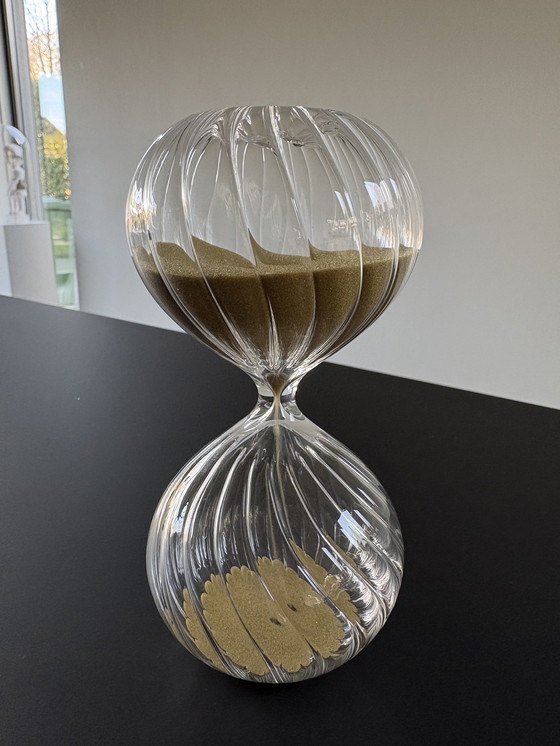 Image 1 of Sablier en verre rempli de sable doré