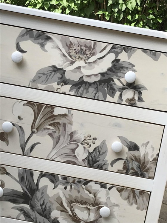 Chest of Drawers with Flower Pattern (photo 8 of 8)