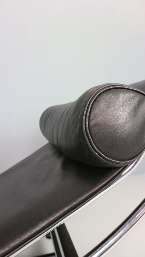 Image 1 of Black leather LC4 chaise longue by Le Corbusier for Cassina, 1980s