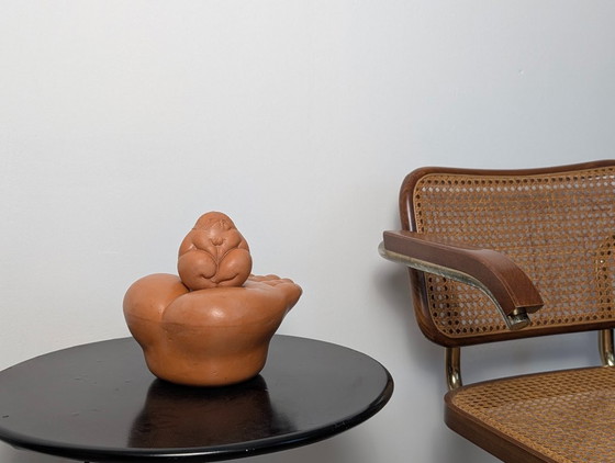 Image 1 of Ricardo Mesa, escultura de terracota "Gordita Feliz" en la mano, años 80