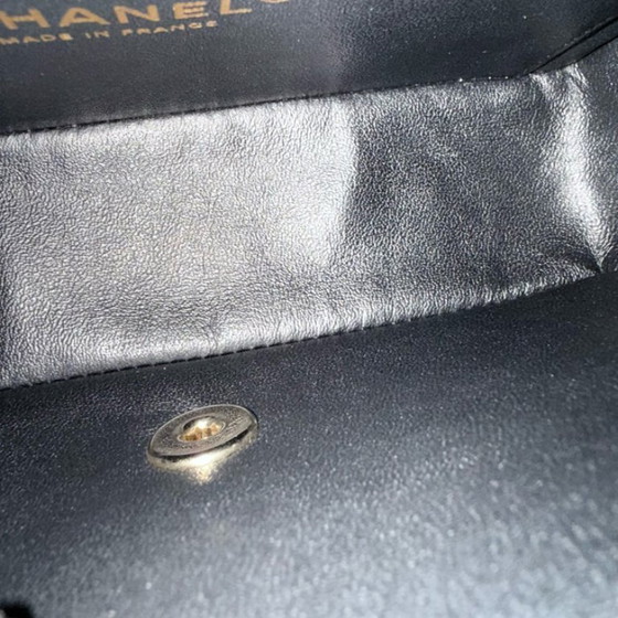 Image 1 of Chanel Classic Flap Mini - Chevron Lamsleer Zwart Goudkleurige Hardware Serie 26