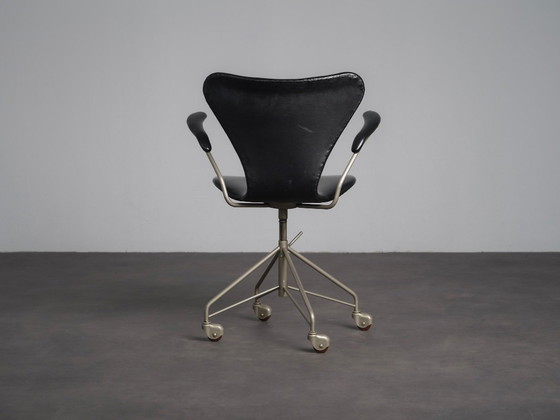 First Edition Arne Jacobsen Model 3217 Office Chair for Fritz Hansen, Denmark, 1950s, Metal, Silver, Vintage (photo 4 of 12)