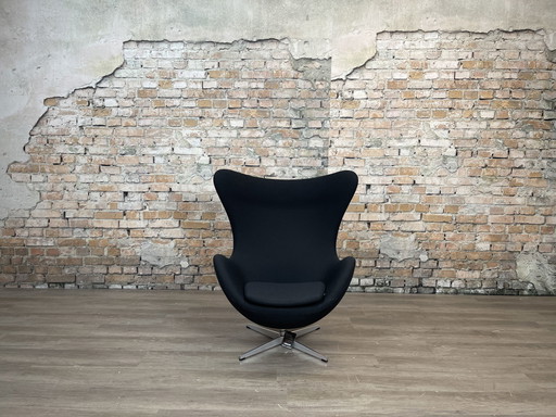 Fritz Hansen Egg Chair – Tessuto nero | Arne Jacobsen