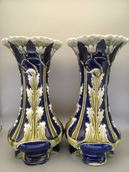 Paire de vases en majolique belge signée De Bruyn, La Louvière, vers 1900