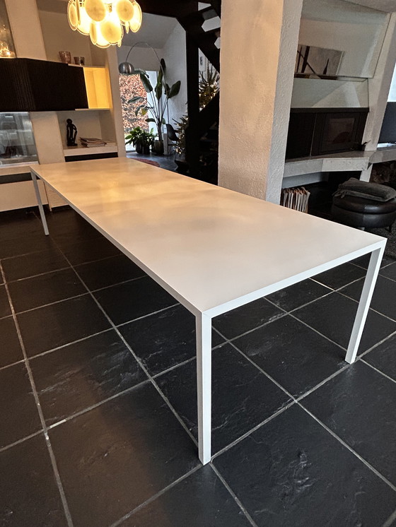 Image 1 of Mesa MDF Italia Tense 300 cm