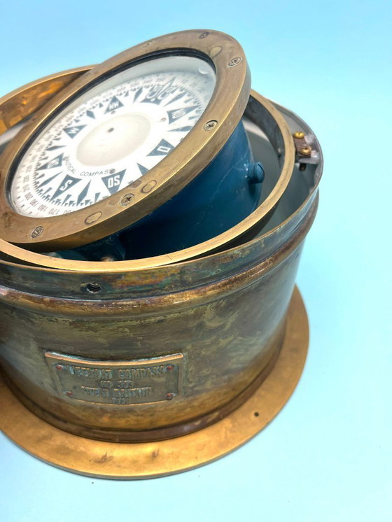 Image 1 of Alter Schiffskompass Messing mit Lichtern / Petroleum / Rettungsbootkompass Nr. 323 GREAT BRITAIN England 1926 + Schiff