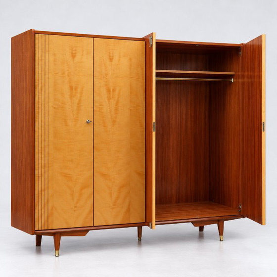 Vintage 4-deurs kledingkast / linnenkast uit de jaren 60 / 70 – Kledingkasten, Wood (photo 2 of 7)