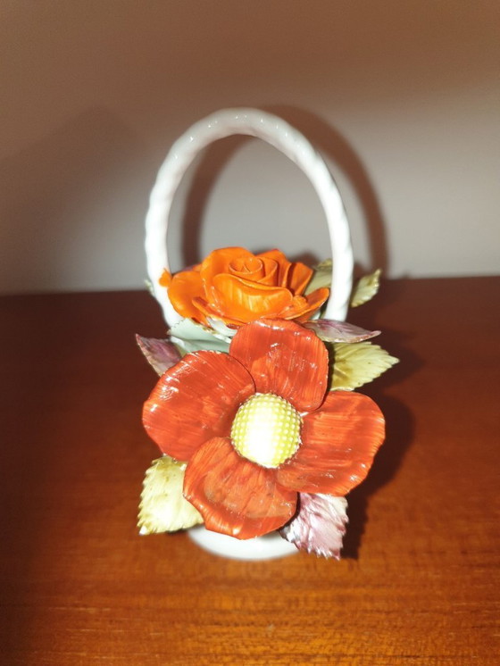 Image 1 of cesto di fiori