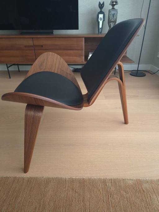 Carl Hansen Søn CH07 Shell Chair – Walnoot & Thor 301 Leder