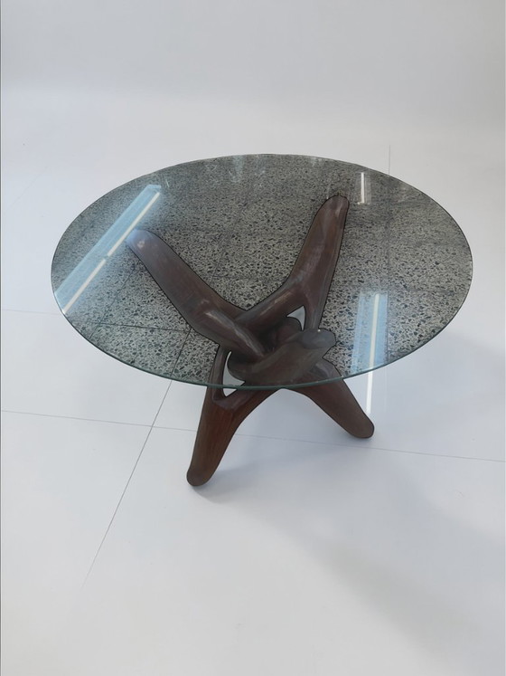 Image 1 of Table sculpturale vintage – Style Mid-Century / Piètement en bois naturel / Plateau en verre / Design affirmé