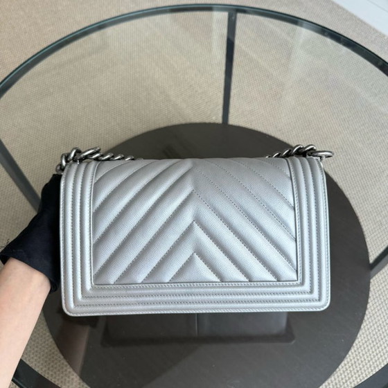 Image 1 of Borsa Chanel Boy Medium - Caviar 25CM Chevron Metallic Silver Ruthenium Silver Hardware Series 22