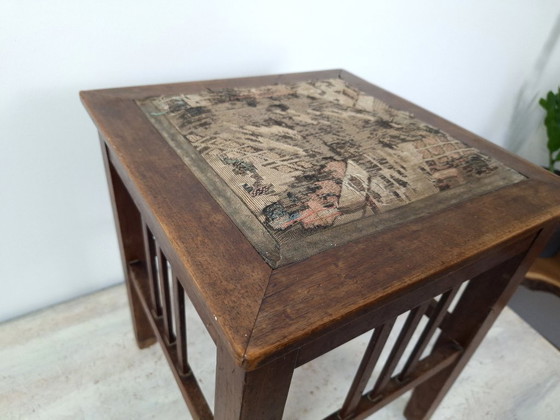 Image 1 of Chaise d'appoint vintage en bois avec dessus en tapisserie / Petit tabouret d'appoint du milieu du siècle des années 196