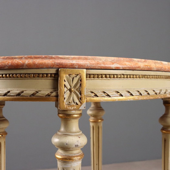 Image 1 of Mesa de centro de estilo neoclásico