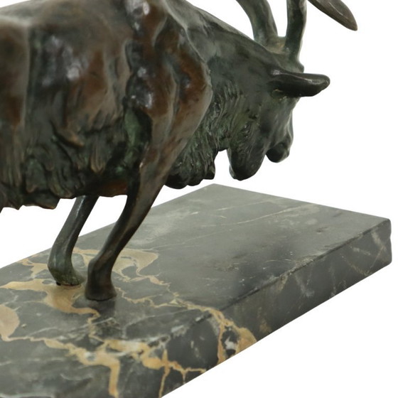 Image 1 of Statue antique en bronze d'un bouc et d'un bélier
