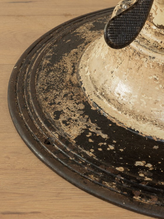 Image 1 of Industrieller Linoleumtisch mit gusseisernem Gestell