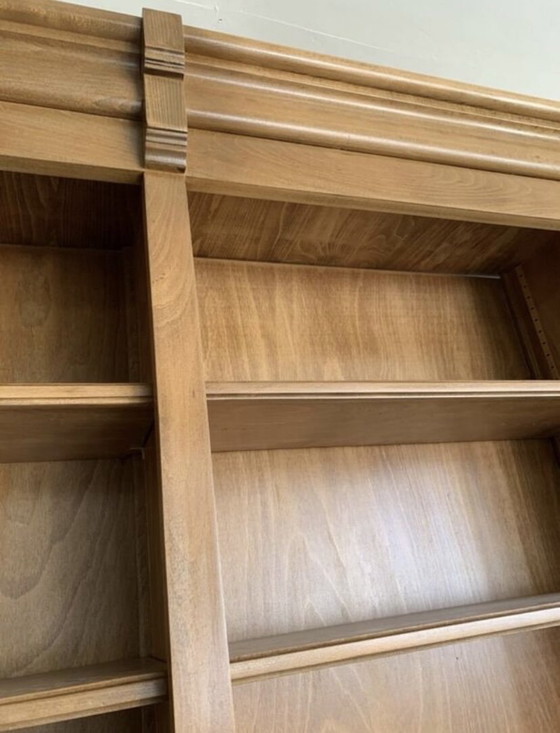 Image 1 of Bibliothèque en bois massif