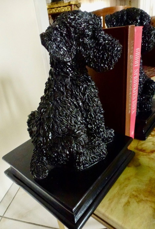 Schöne große Buchstützen in Form eines Hundes, Terriers oder Pudels.