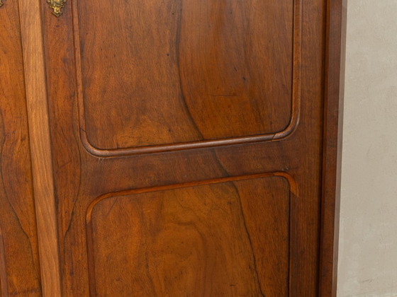 Antieke kast met twee deuren en houtsnijwerk. – Kasten, Wood (photo 6 of 7)