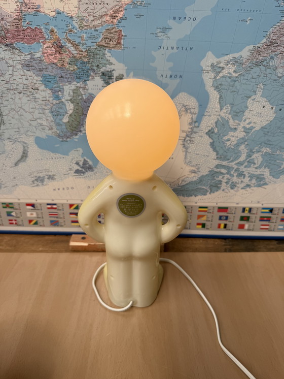 Image 1 of Herr P Ein Mann schüchtern Lampe