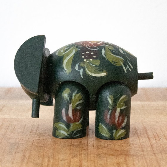 Image 1 of Statuetta di elefante in legno dipinta a mano, in stile olandese Hindeloopen.