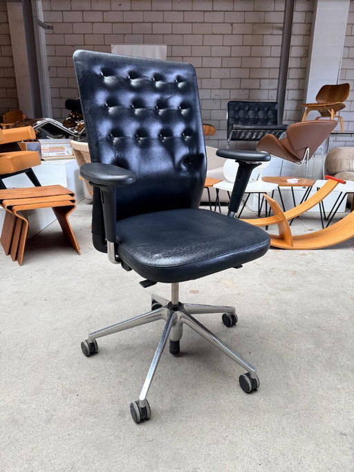 Sedia da ufficio Vitra ID Trim in pelle nera