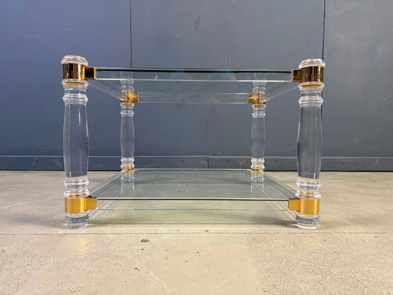 Tavolino da caffè in lucite e ottone, anni '70 – Tavolini da caffè, Glass, Brass, Modern (photo 3 of 7)