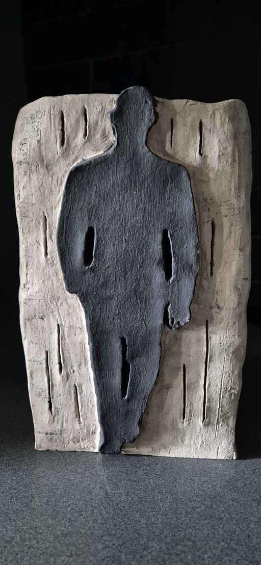 Lampe d'ambiance en céramique faite à la main représentant la silhouette d'un homme