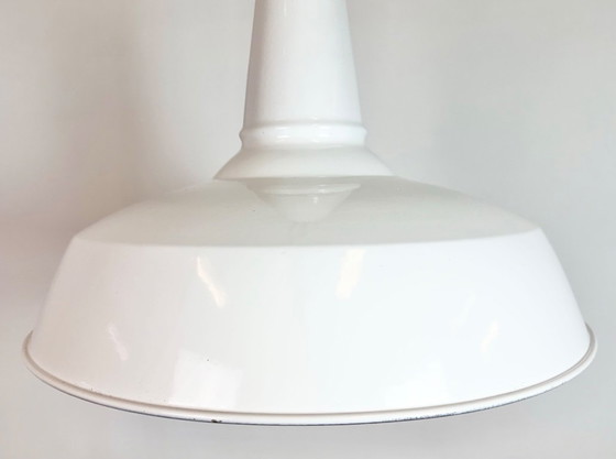 Image 1 of Industriële hanglamp van wit emaille van Benjamin USA, jaren 60.