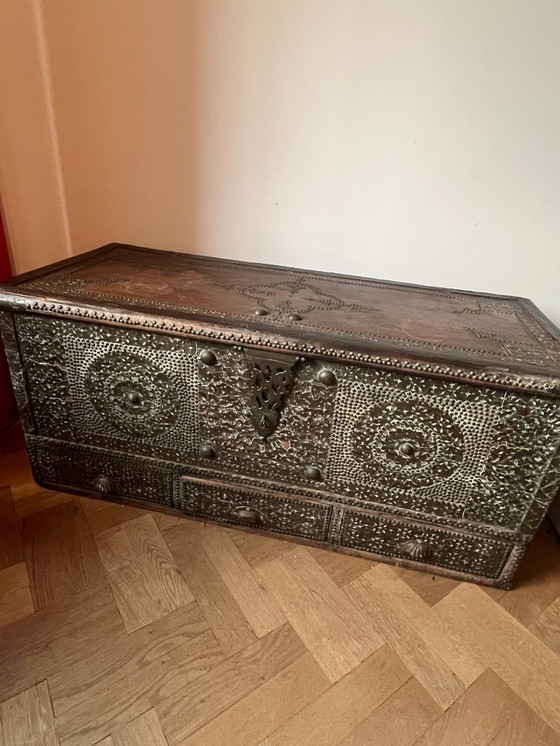 Image 1 of Ensemble unique de 3 coffres à couvertures arabes - fait à la main - vers 1950