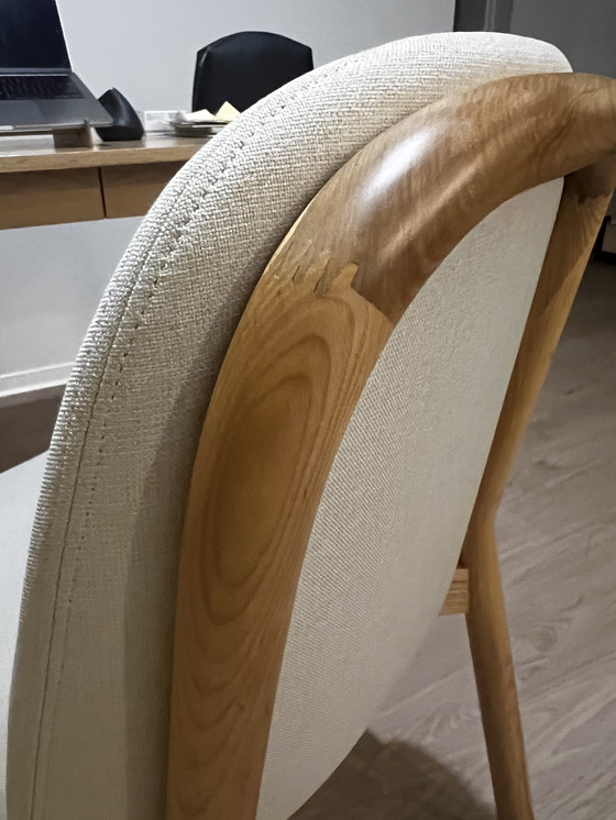 Image 1 of Westwing gestoffeerde essenhouten stoel