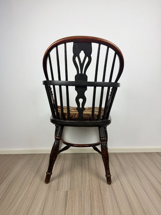Antique English Oak Windsor Armchair – Bayeux Tapestry Cushion – Textile, Wood (photo 5 of 5)