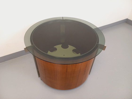 Image 1 of Tavolino da caffè rotondo vintage italiano con barra girevole su ruote di Eugenio Gerli per Tecno, in teak curvato