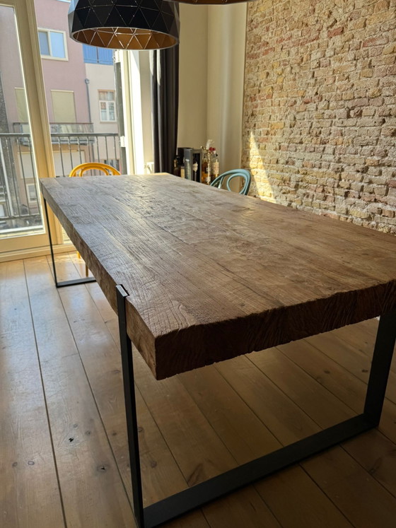 Image 1 of Table à manger robuste